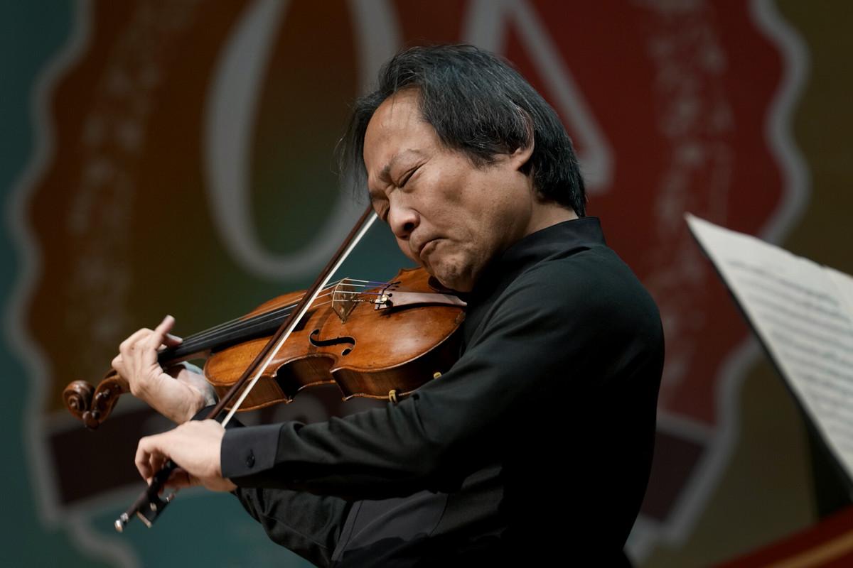 Scott Yoo, Chief Conductor and Artistic Director of the Mexico City Philharmonic. CC’s annual Summer Music Festival, running June 2-21, kicks off its season on June 5 at Packard Hall with performances by four ensembles that played selected pieces by Bach, Hindemith, Saints-Saën and Mozart. Over ten musicians graced the stage and Packard was packed to near capacity. Photo by Jamie Cotten / Colorado College